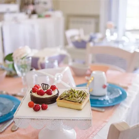 Due Passi Dal Mare Bed & Breakfast 3*