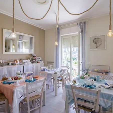 Bed & Breakfast Due Passi Dal Mare Cinquale